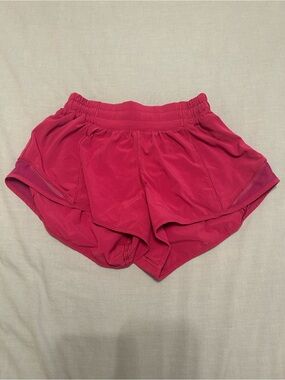 Lululemon magenta size 4 hotty hot shorts